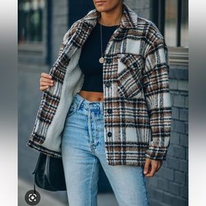 NWOT Lush Pocketed Sherpa Lined Plaid Shacket Size Medium
